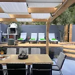Luxury Duce With Private Pool דירה אומיס