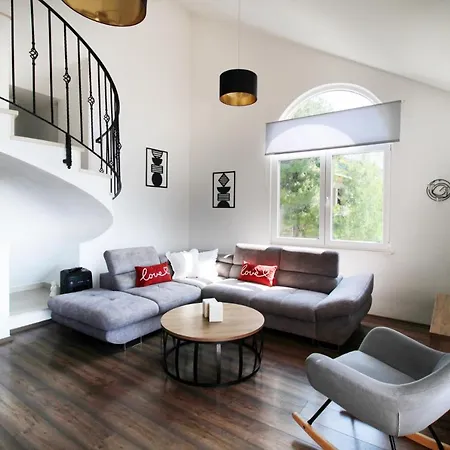 Luxury Duce With Private Pool Apartment *