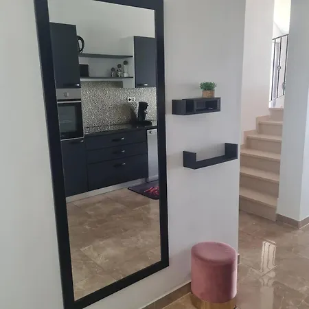 Luxury Apartment Duce With Private Pool 아파트 *