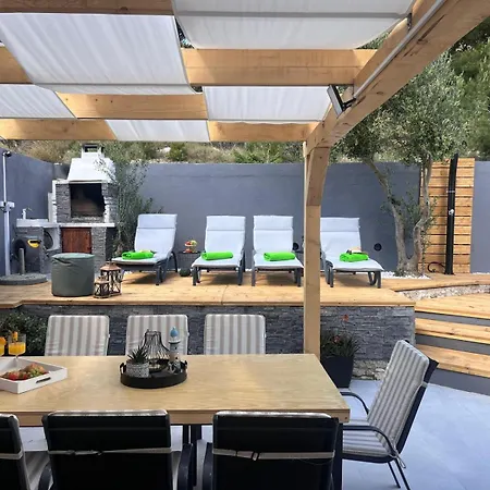 Luxury Duce With Private Pool Διαμέρισμα Omiš