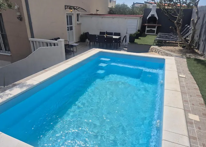 Luxury Apartment Duce With Private Pool Омиш